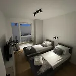 4 Bed 2 דירה ורשה
