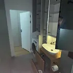 4 Bed 2 דירה *