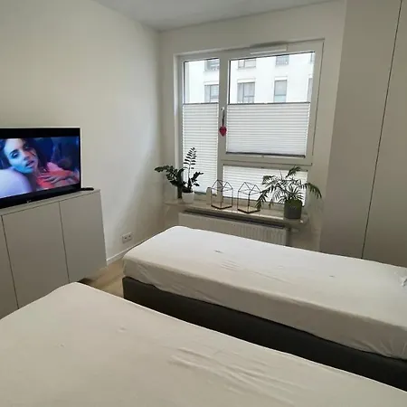 4 Bed 2 דירה *