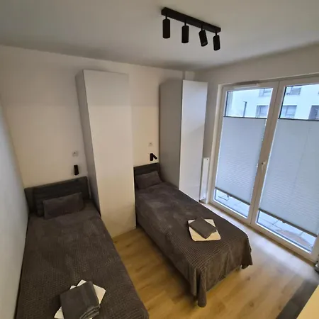 4 Bed 2 *