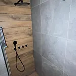 4 Bed 2 *