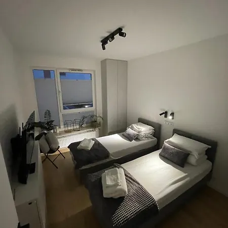 4 Bed 2 Apartment Warsaw