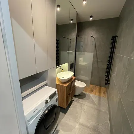 4 Bed 2