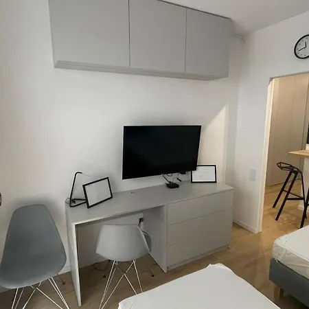 4 Bed 2 Warsaw
