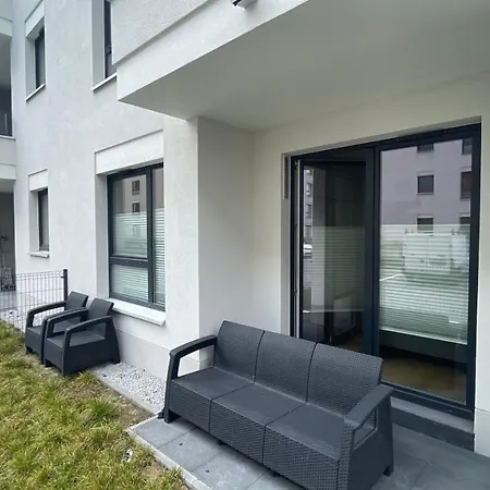 4 Bed 2 *