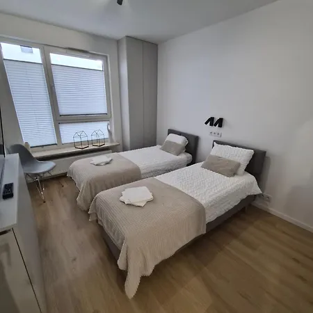 4 Bed 2 Apartment *