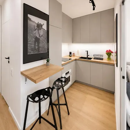 4 Bed 2 Warszawa
