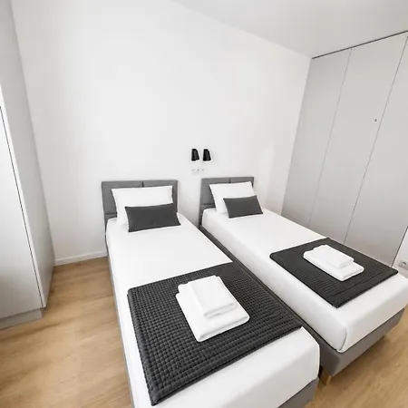 4 Bed 2 바르샤바