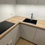 4 Bed 2 *